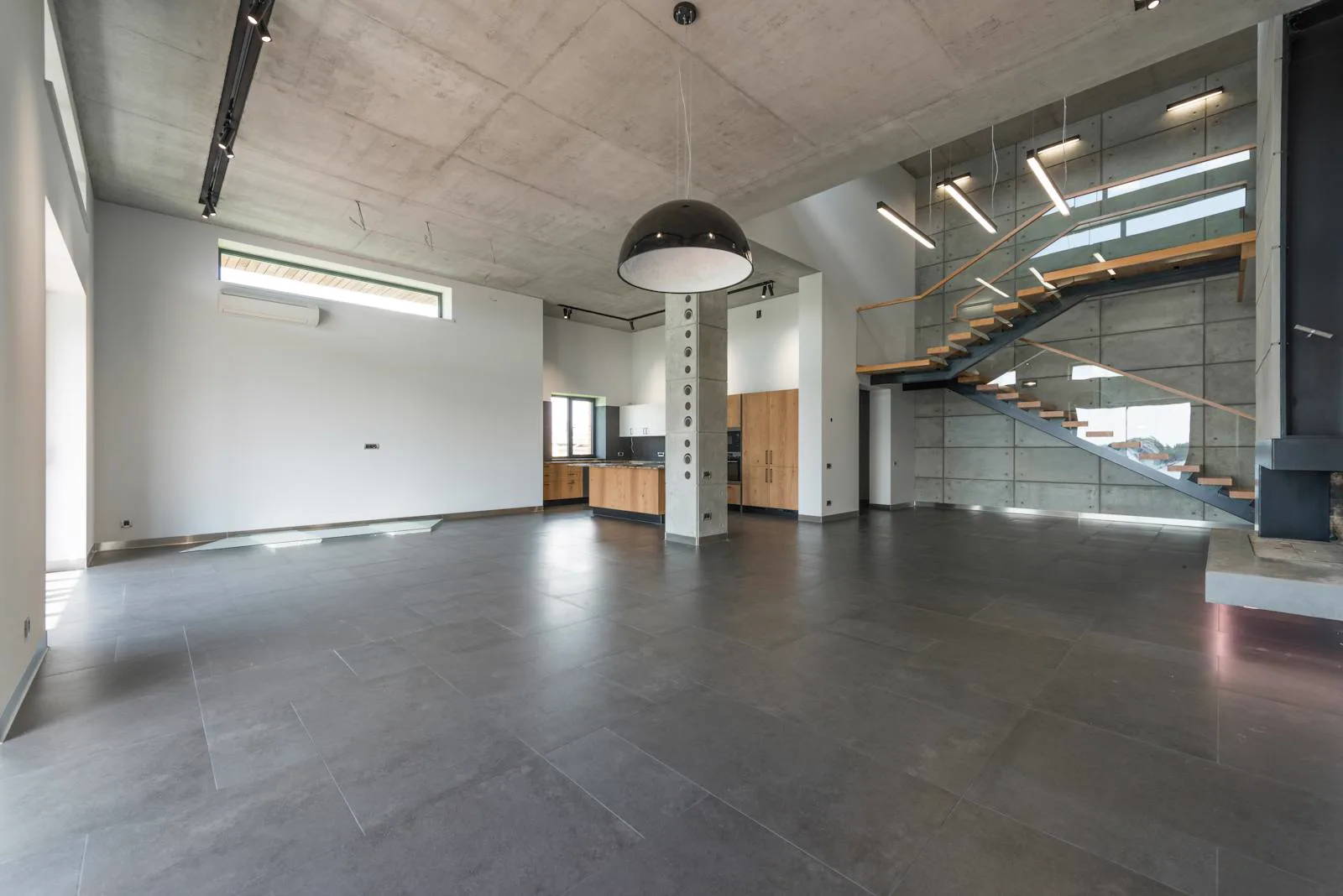 Continuous floor — seamless transitions